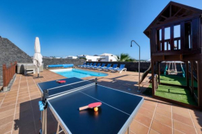 Villa Flavia-private pool, jacuzzi, sea views